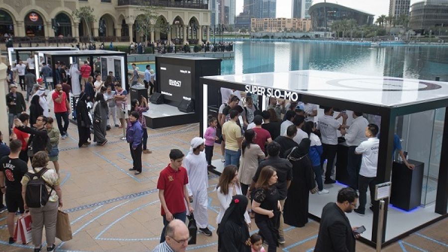 عرض بصري مميز على برج خليفة  وتجربة متعددة الحواس للمستخدمين تسلط الضوء على المزايا المبتكرة في جالاكسي اس 9 و جالاكسي اس 9+.