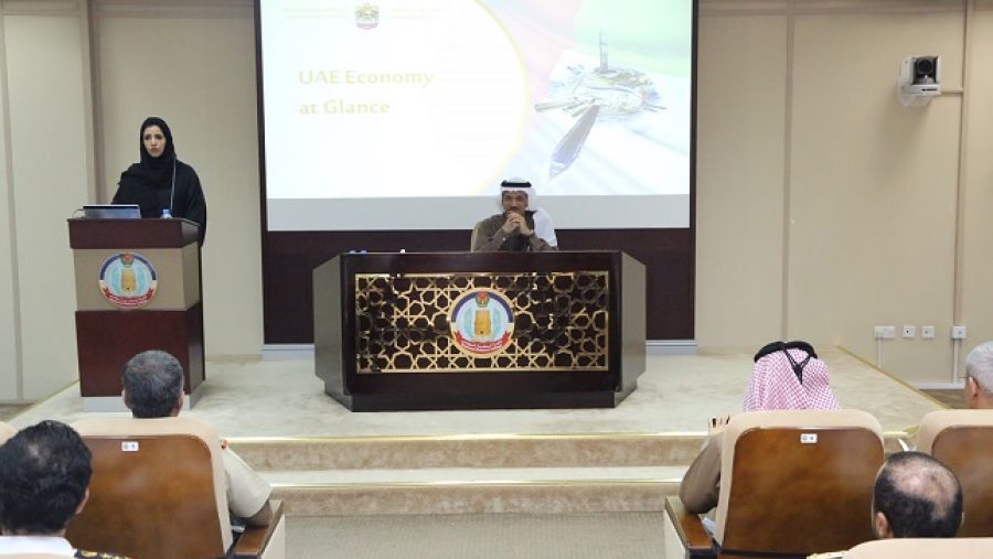 أكد معاليه أن وزارة الاقتصاد حريصة على دعم المبادرات الهادفة إلى بناء الكفاءات الوطنية المتمكنة في الدولة وفق معايير المعرفة والإبداع والابتكار.