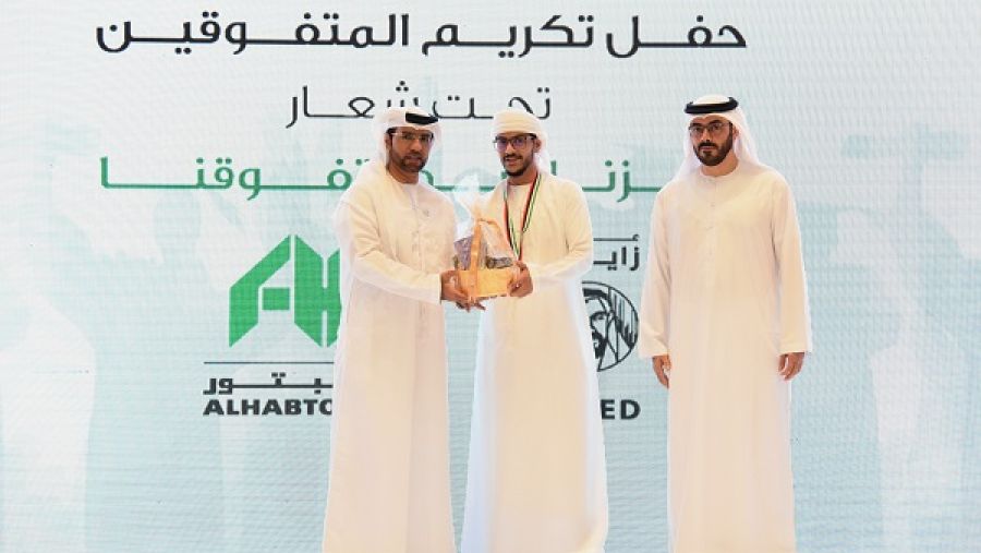 عبّر الطلبة المتفوقون عن سعادتهم بهذا التكريم الذي يكافئهم على اجتهادهم ويمنحهم دافعاً للاستمرار في اهتمامهم بالعلم وسعيهم وراء المعرفة.