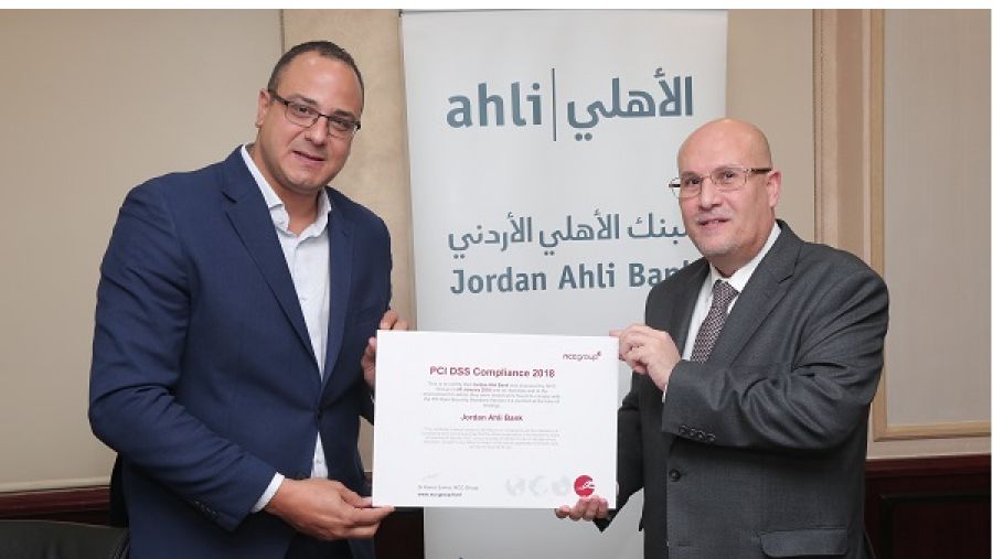 استلم نائب الرئيس التنفيذي المدير العام، الدكتور أحمد الحسين شهادة الاعتماد الدولي الجديدة من مدير شركة ScanWave CTS، الدكتور رمزي الصناع