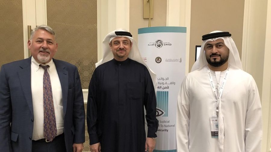 سعادة القاضي الدكتور جمال السميطي، سعادة نجيب العلي المدير التنفيذي لمكتب إكسبو 2020، وسعادة بول ر. مالك، القنصل العام الأمريكي في دبي.