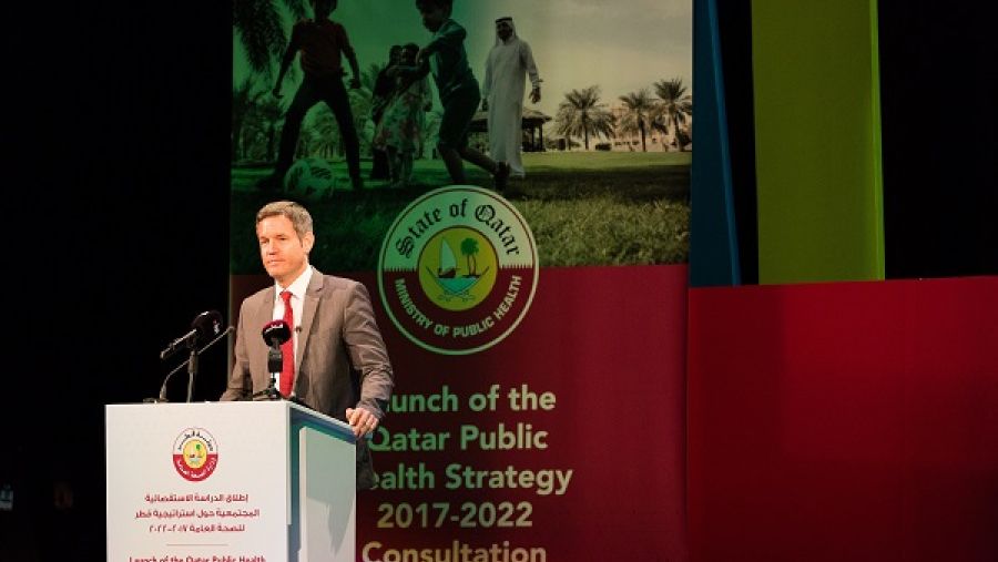 السيد إجبرت شلنجز، الرئيس التنفيذي لمؤتمر "ويش"، يتحدث خلال فعالية إطلاق الدراسة الاستقصائية حول استراتيجية الصحة العامة لدولة قطر 2017 – 2022