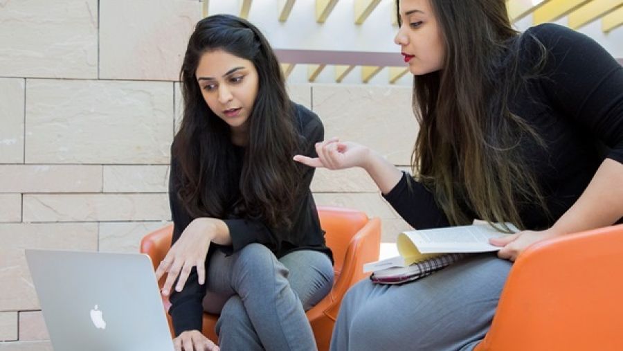 طالبات من جامعة نورثوسترن في قطر