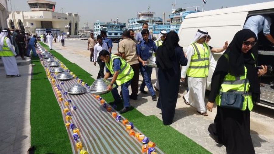 البحارة والنوخذة والعمل بخور دبي خلال مبادرة سفرة الخير