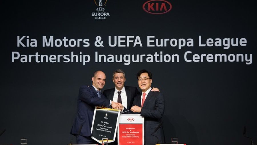 بموجب الاتفاقية، ستقوم "كيا موتورز" بتوريد أسطول من 90 مركبة لنهائيات كأس أوروبا في 2019 و 2020 و 2021.
