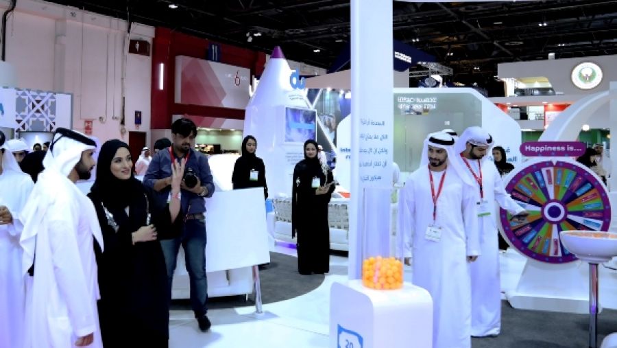 استقبل سموه ممثلون من الشركة الذين اطلعوا سموه على فرص العمل التي توفرها الشركة لشباب الإمارات، إضافة لبرامج التأهيل وتنمية المهارات، والمبادرات التي أطلقتها الشركة لتعزيز كفاءات الشباب.