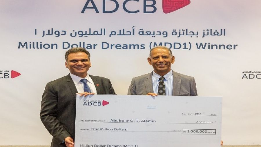 الفائز بالجائزة الكبرى بمبلغ مليون دولار 1 السيد أبوبكر عثمان، من السودان والمقيم في مدينة العين.