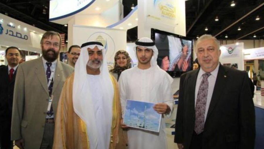 2.	جناح جامعة طيران الإمارات في معرض "نجاح 2015" المقام حالياً في أبوظبي.
