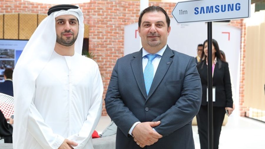 محمد غريبة رئيس قسم تكنولوجيا المعلومات والأجهزة المتحركة في سامسونج الخليج للإلكترونيات وعمار المالك، المدير التنفيذي لمدينة دبي للإنترنت