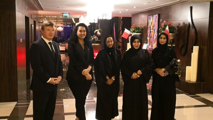 سلط المعرض الضوء على المواهب والإبداعات القطرية من خلال لوحات الفنانات، والتي عكست فيض المشاعر المنبثق من حب الوطن