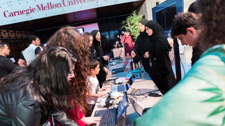 ويضم البرنامج أيضاً سلسلة من ورش العمل حول كيفية النجاح في الحياة الجامعية، من خلال تعلم كيفية تحديد الأهداف الواقعية، وإدارة الوقت بفعالية، ومواجهة التحديات التي يمكن أن يواجهها المشاركون خلال دراستهم الجامعية.