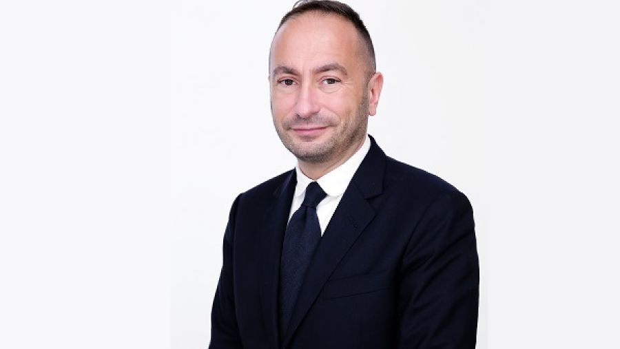 سيريل زاميت خبيرًا بمكتب نائب رئيس مجلس الإدارة.