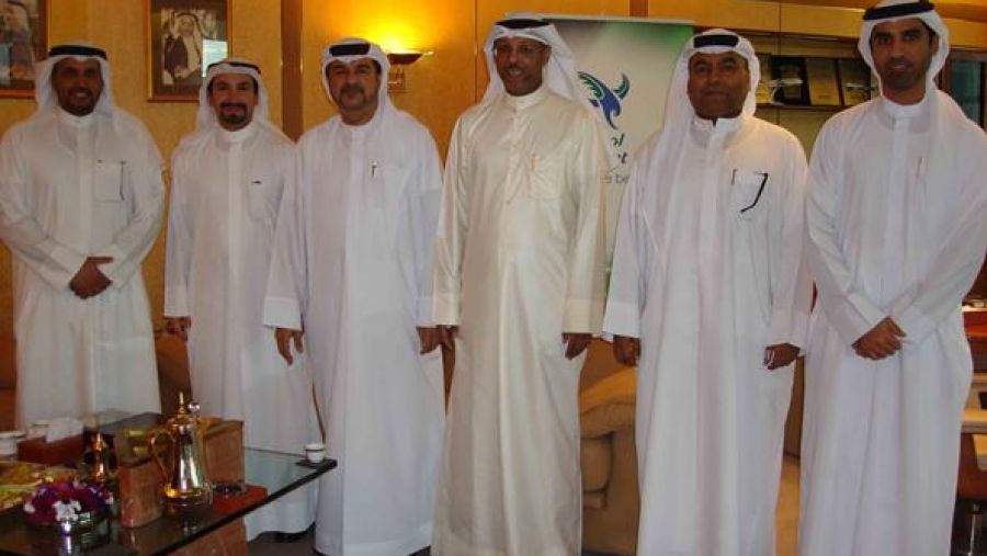 عبدالرحمن قاسم العلي مع الوفد الزائر