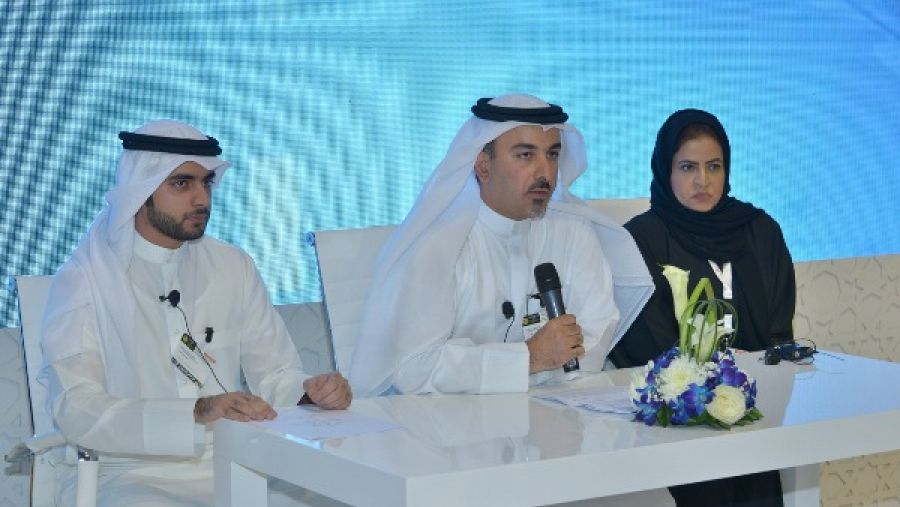 بطي الجميري وابتسام بن بليلة وعبدالعزيز البلوشي خلال المؤتمر الصحفي لجمارك دبي