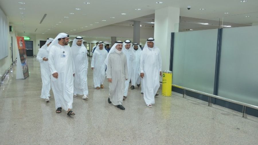 سعادة سلطان بن سليم خلال جولته بمبنى 2 بمطار دبي الدولي