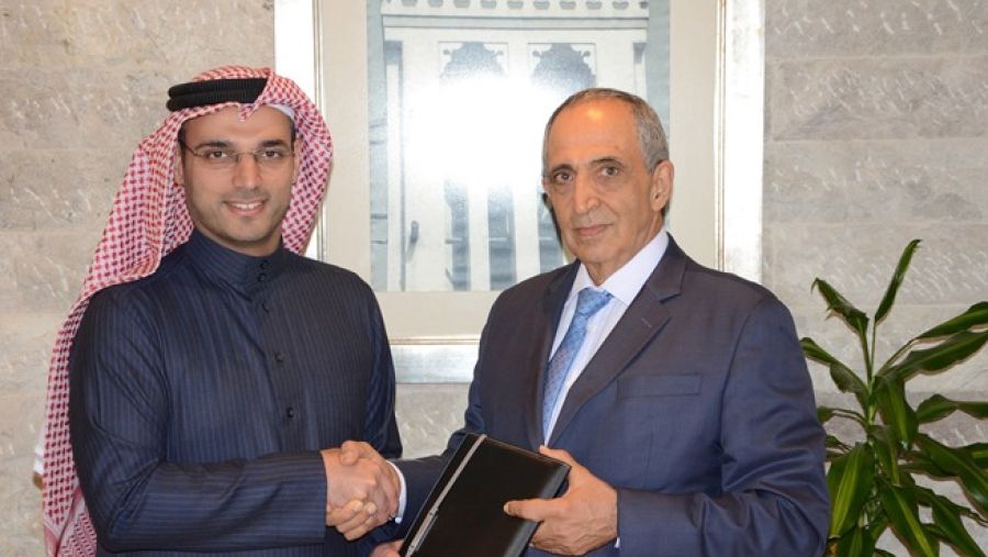 رجل الأعمال نشأت سهاونة وهشام الريس، الرئيس التنفيذي لمجموعة جي إف إتش المالية خلال الإتفاقية.