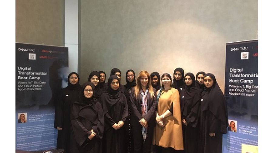 صورة جماعية للمشاركين في البرنامج