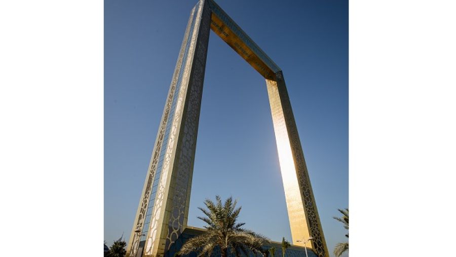 يُعد برواز دبي تحفة هندسية توفر للزوار فرصة التعرف على دبي القديمة والحديثة من الأعلى.