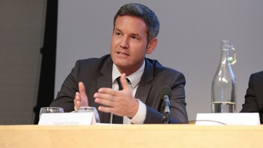 السيد إيجبرت شيلينج، الرئيس التنفيذي لمؤتمر القمة العالمي للابتكار في الرعاية الصحية، يتحدث في ندوة على هامش مؤتمر قمة سلامة المرضى الذي عُقد في لندن