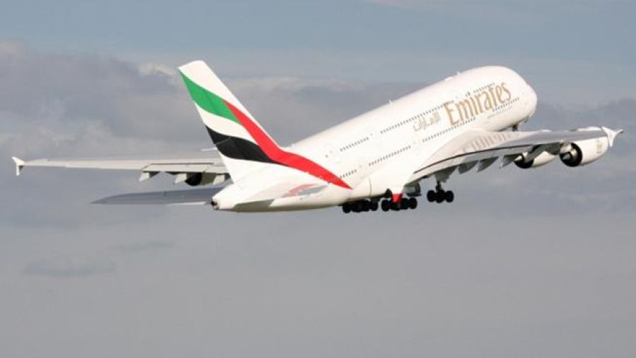 إحدى طائرات الإمارات الإيرباص A380. وسوف تخدم الناقلة رحلتها بين دبي وملبورن عبر سنغافورة بهذا الطراز من الطائرات من 1 مارس (آذار) 2016