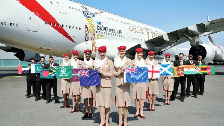 	مضيفات طيران الإمارات يرفعن أعلام الدول الـ14 المشاركة في بطولة العالم للكريكيت 2015