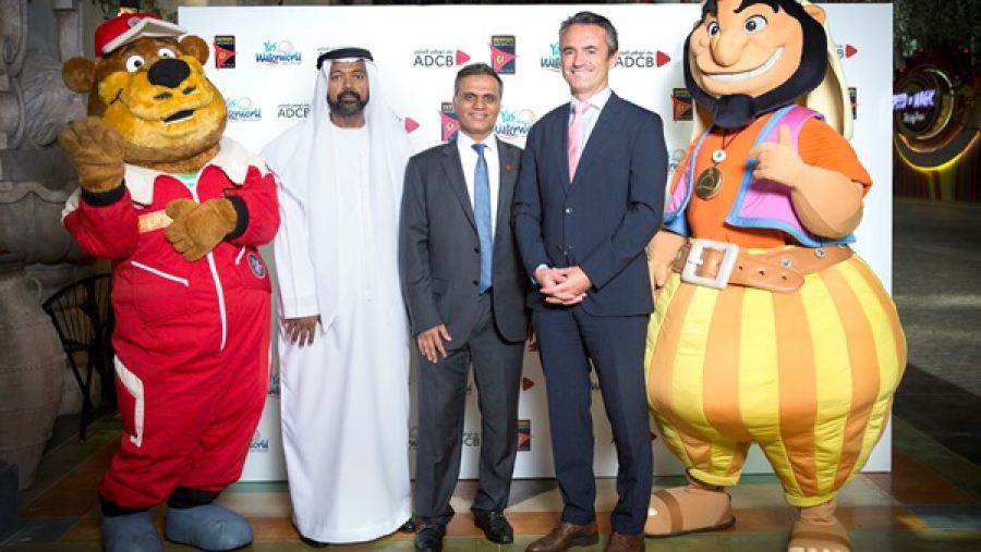 عبد الشكيل عبد الحميد، رئيس مجموعة الخدمات المصرفية للأفراد في بنك أبوظبي التجاري (إلى اليسار) و اوليفييه غارايالد، الرئيس التنفيذي لشركة فرح إكسبيرينسز(إلى اليمين)