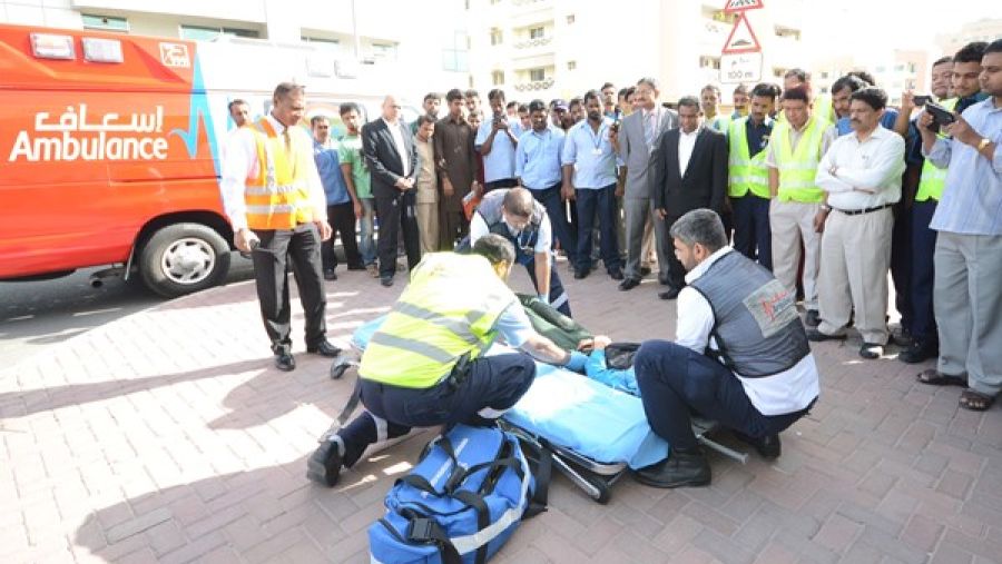 خلال عملية إخلاء تجريبية لحالات الحريق في مركز ورزيدنس البستان