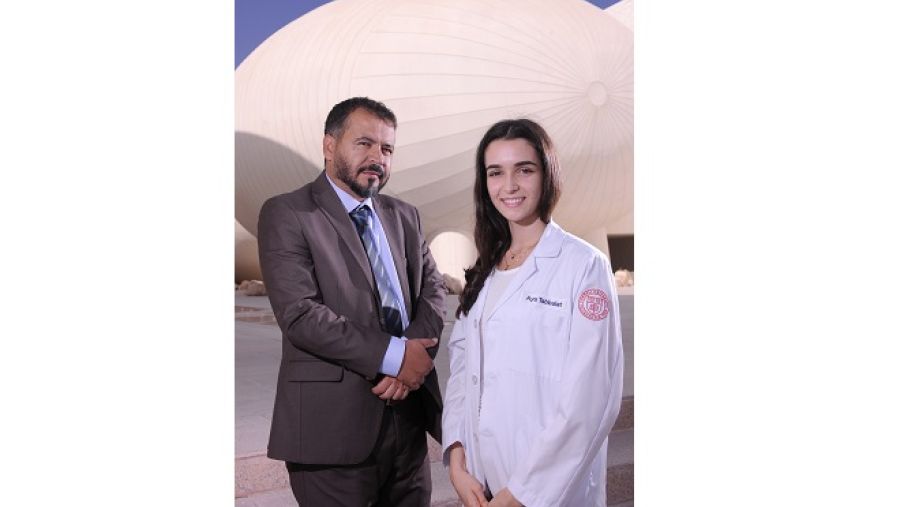 الدكتور نايف مظلوم والطالبة آية طبّلت