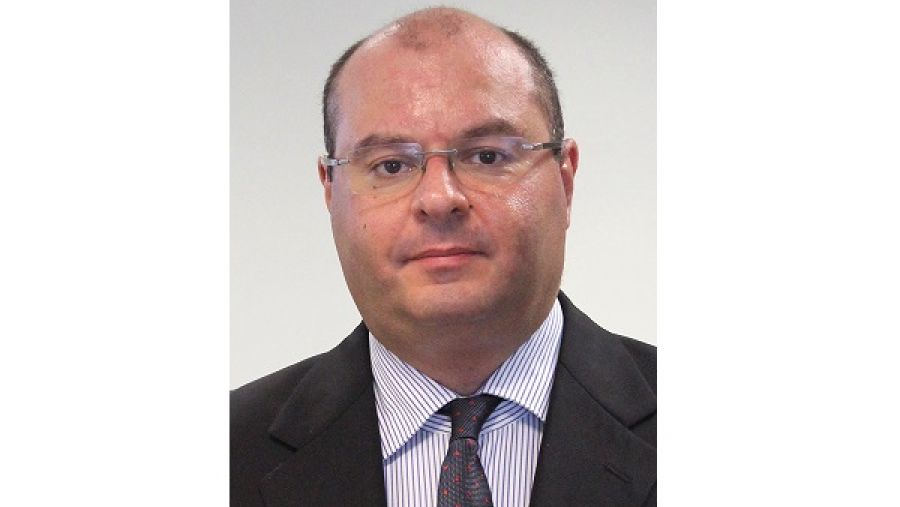 السيد فؤاد سلامة، رئيس لأعمال المؤسسات المالية للمجموعة في مقر البنك في البحرين.