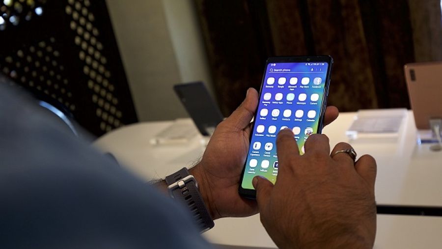 صممت سامسونج هاتف Galaxy A9 الجديد مع أحدث ابتكاراتها في عالم كاميرا الهاتف الذكي.