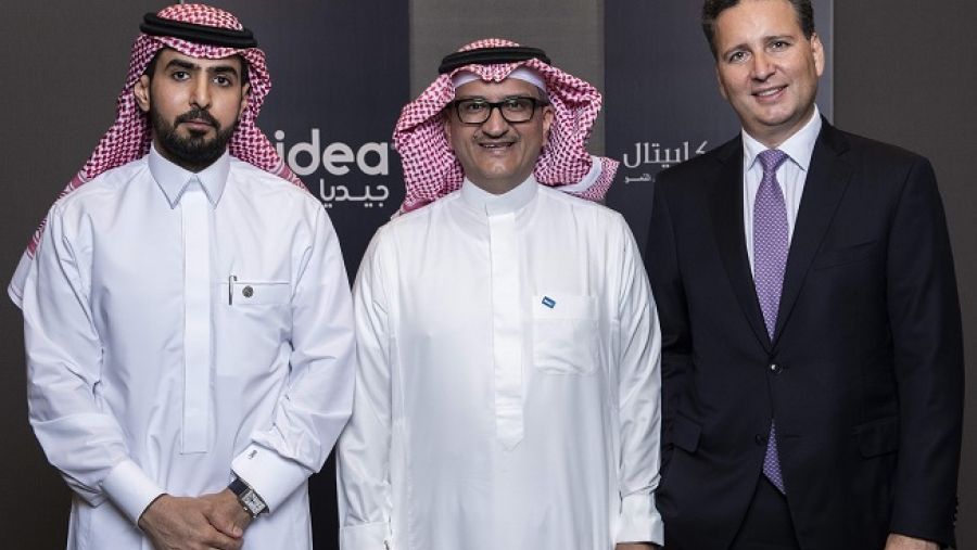 الأستاذ عبد الله بن فيصل العثمان، المؤسس والرئيس التنفيذي لشركة جيديا السعودية، الدكتور كريم الصلح الرئيس التنفيذي في "جلف كابيتال"، والأستاذ عبدالله حمد الفوزان رئيس مجلس إدارة كي بي إم جي الفوزان وشركاه.