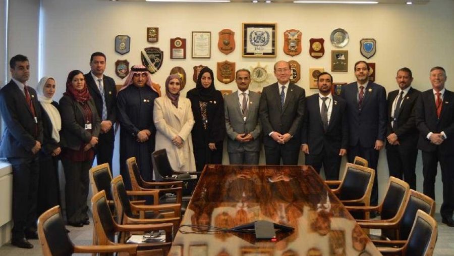 الوزير والوفد المرافق خلال الاجتماعات في لندن