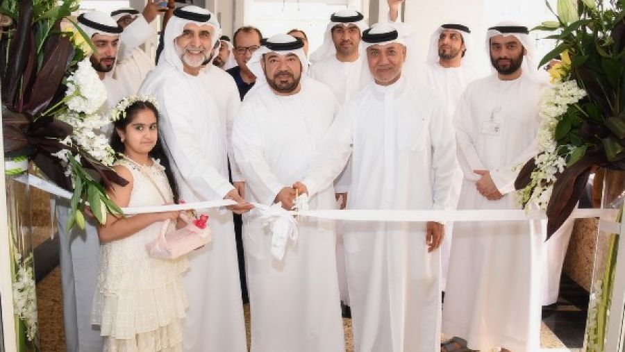 سعادة طيب الريس، الأمين العام لمؤسسة الأوقاف وشؤون القصّر، وسعادة أحمد علي العبدالله، وأحمد أبوشهاب، مدير إدارة تنمية الوقف في المؤسسة، وعدد من المسؤولي.