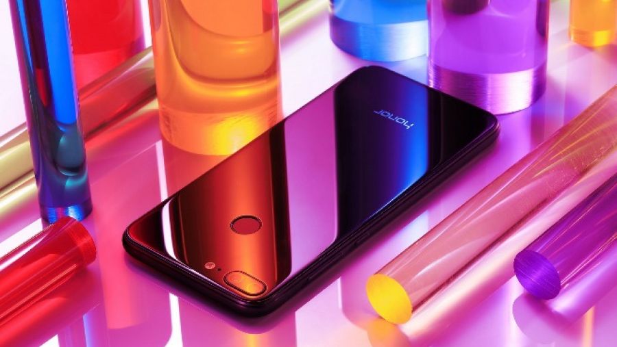يتألف Honor 9 Lite بتصميم من زجاج 2.5D وشاشة كاملة بدون إطار قياس 5.65 بوصة.