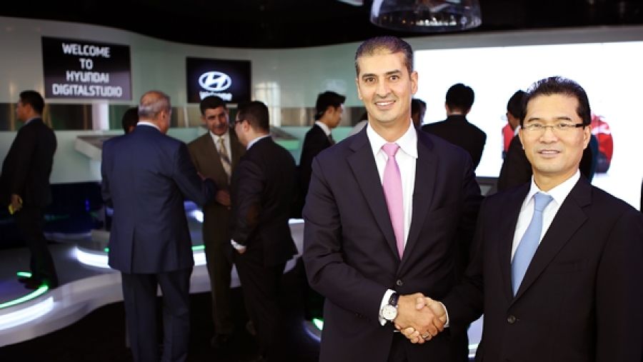 المهندس خالد عيسى، الرئيس التنفيذي للعمليات في مجموعة جمعة الماجد والسيد توم لي، نائب الرئيس ومدير المكتب الإقليمي لشركة هيونداي في الشرق الأوسط وشمال إفريقيا