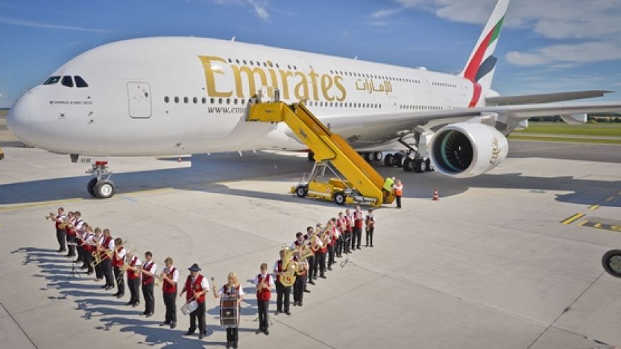 تحول مطار فيينا اليوم إلى ساحة احتفال مع ظهور طائرة الإمارات A380 رقم 80، التي وصلت مباشرة من مصنع الإيرباص في مدينة هامبورغ الألمانية