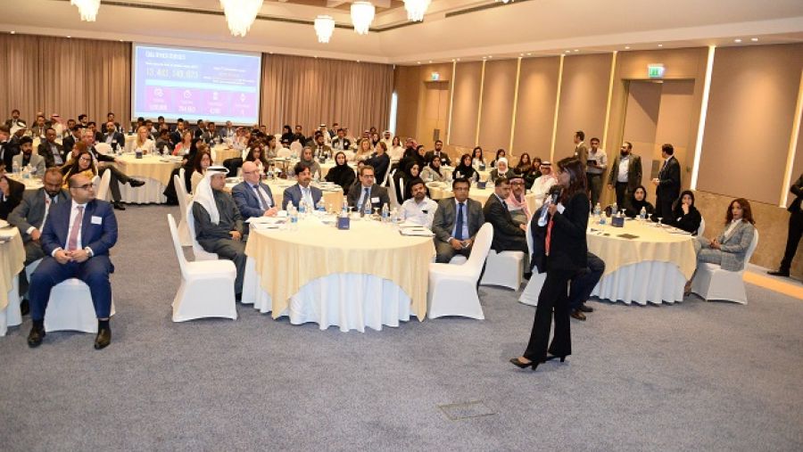جيابريا بارتيبان الشريكة ورئيسة قسم الاستشارات الخاصة بالمخاطر في شركة كي بي إم جي تلقي خطاب الافتتاح