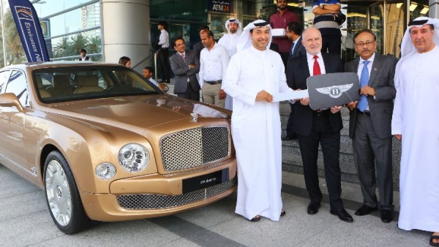 بنك الإمارات دبي الوطني يقدم للعملاء مجموعة واسعة من الحسابات الجارية والحسابات ذات الفائدة ومنتجات الودائع الثابتة المرنة.