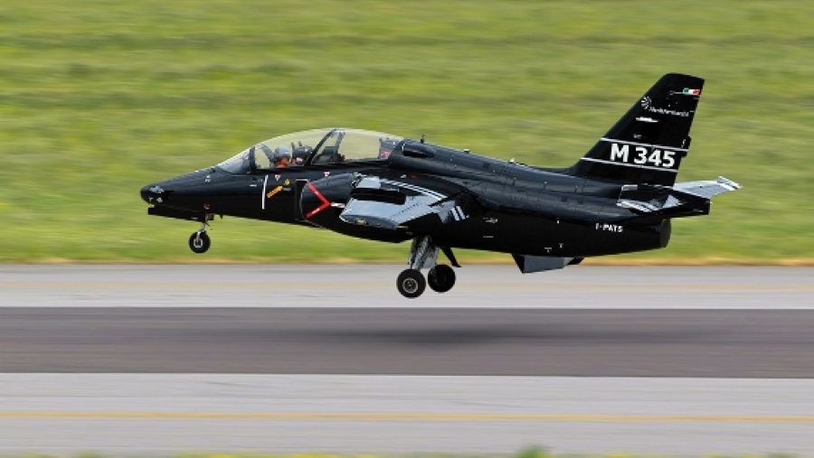 طائرة M-345 النفاثة التدريبية الجديدة