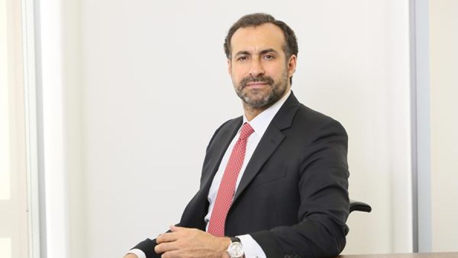 مكرم عازار، رئيس مجلس إدارة "باركليز" في الشرق الأوسط وشمال أفريقيا ورئيس مجلس إدارة العمليات المصرفية لأوروبا والشرق الأوسط وأفريقيا.