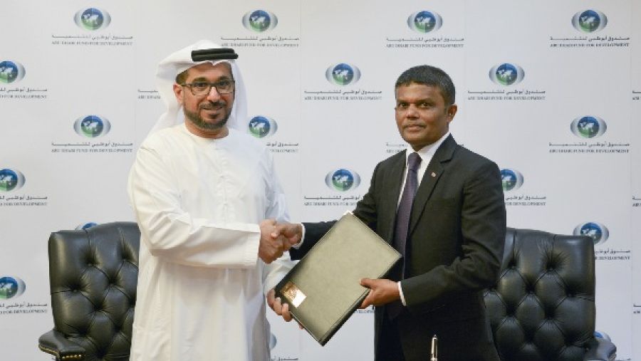 ووقع مذكرة التفاهم في مقر صندوق أبوظبي للتنمية سعادة محمد سيف السويدي، المدير العام، وسعادة الدكتور حسين نياز، سفير جمهورية المالديف لدى دولة الإمارات العربية المتحدة بحضور عدد من المسؤولين في الصندوق.