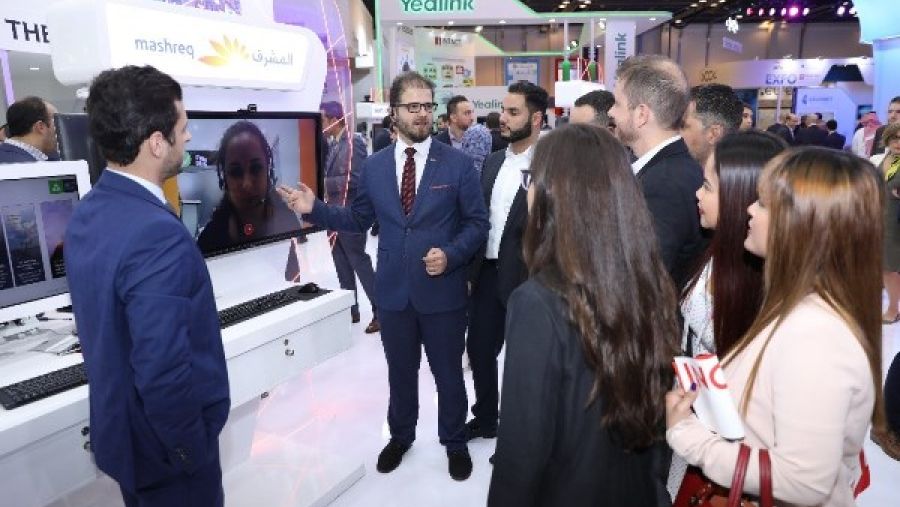 عبر هذه الخدمة، سيتمكن العملاء من تداول منتجات وخدمات البنك عن بعد، كما باستطاعتهم القيام بتعاملاتهم المالية وفق أعلى مستويات السهولة والأمان.