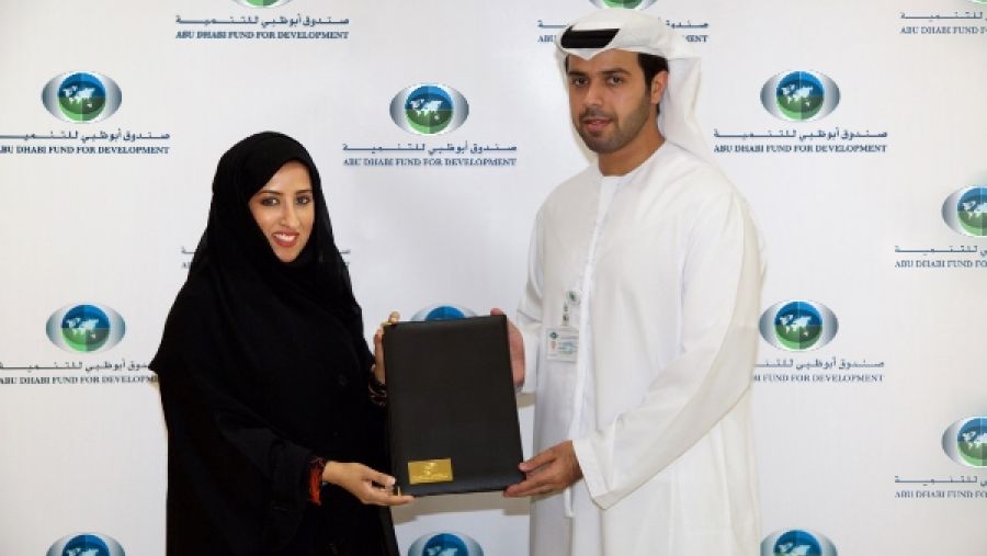 محمد سيف السويدي، مدير عام صندوق أبوظبي للتنمية وميثاء الحبسي، نائب الرئيس التنفيذي لمؤسسة الإمارات 