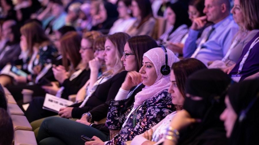  أكثر من 1,500 معلّم وخبير تربوي وصانعِ سياسات حضروا المنتدى.