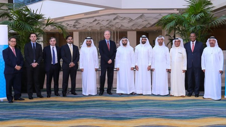 أعضاء مجلس إدارة بنك الفجيرة الوطني وكبار المدراء في ورشة عمل إدارة السيولة وأخطار السوق