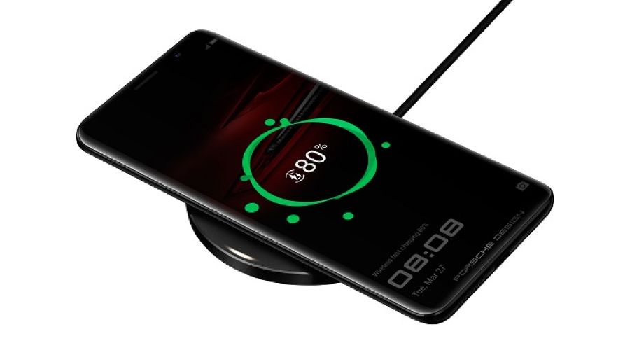 يعتبر هواوي بي 20 برو أول هاتف ذكي يحمل كاميرا بثلاثة عدسات من لايكا، كما يقدم الهاتفان تقنيات متطورة مبتكرة للذكاء الاصطناعي.