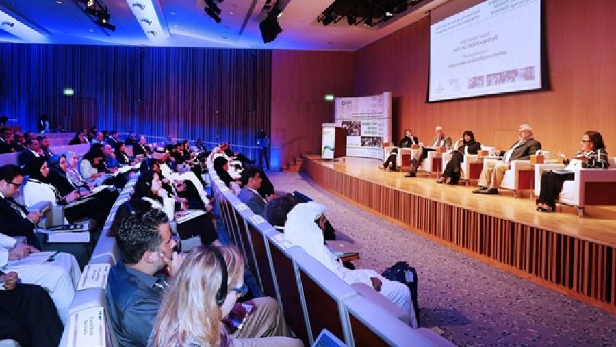 المتحدثون المشاركون في الجلسة العامة الأولى يناقشون تأثير الحروب والصراعات على الأسر