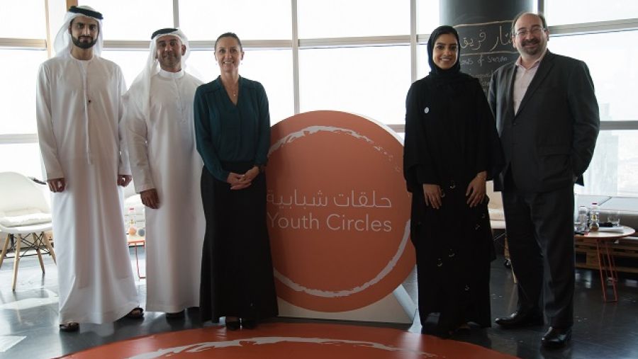 يسعى مجلس الإمارات للشباب إلى التعاون مع الشركات من أجل تشكيل مجالس مؤسسية، مثل مجلس EY للشباب.