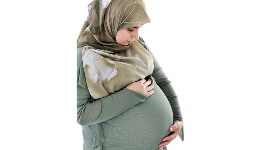 ينصح الخبراء الحامل والمرضعة باتخاذ التدابير والإجراءات اللازمة عند صيام شهر رمضان