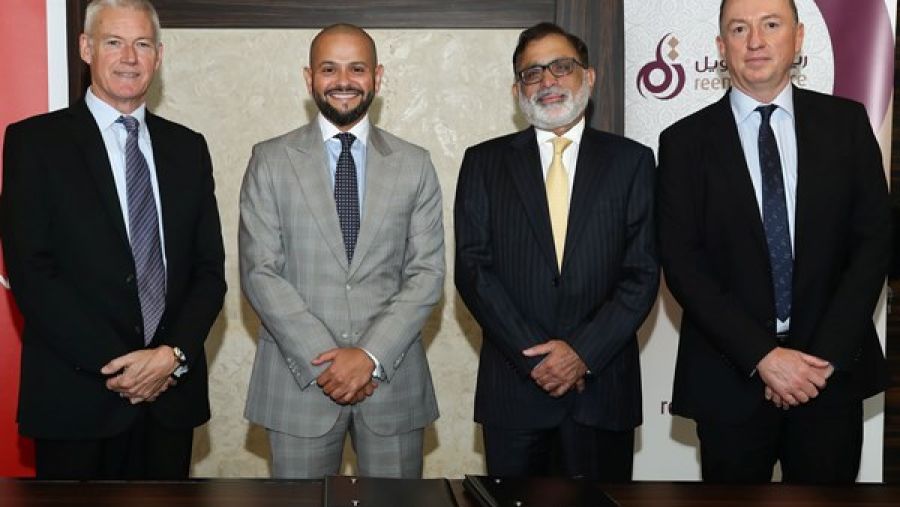 بيتر إنجلاند، الرئيس التنفيذي لبنك رأس الخيمة الوطني، ومصطفى خريبة، عضو مجلس إدارة شركة ريم للتمويل، وراجان كيتاربال، عضو مجلس إدارة بنك رأس الخيمة الوطني، وهوارد كيتسون، الرئيس التنفيذي لشركة ريم للتمويل